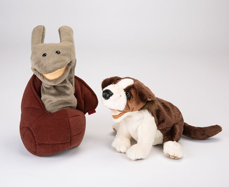 Curriculum komplett bestehend aus: Handbuch, Anweisungsheft, Bildkarten inkl. CD-ROM, Handpuppe Schnecke, Handpuppe Hund und Koffer. Die Lieferung des FAUSTLOS Koffers kann nur an Absolventen einer Schulung durch das Heidelberger-Präventions-Zentrum erfo