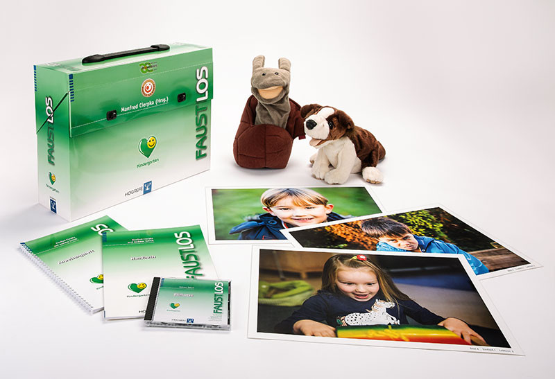 Curriculum komplett bestehend aus: Handbuch, Anweisungsheft, Bildkarten inkl. CD-ROM, Handpuppe Schnecke, Handpuppe Hund und Koffer. Die Lieferung des FAUSTLOS Koffers kann nur an Absolventen einer Schulung durch das Heidelberger-Präventions-Zentrum erfo