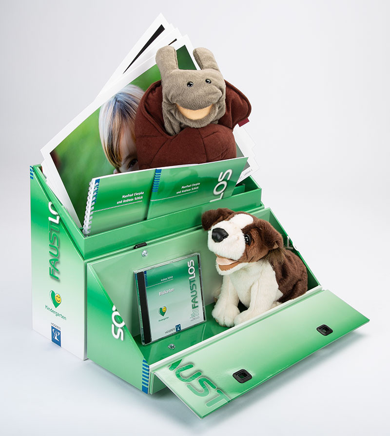 Curriculum komplett bestehend aus: Handbuch, Anweisungsheft, Bildkarten inkl. CD-ROM, Handpuppe Schnecke, Handpuppe Hund und Koffer. Die Lieferung des FAUSTLOS Koffers kann nur an Absolventen einer Schulung durch das Heidelberger-Präventions-Zentrum erfo